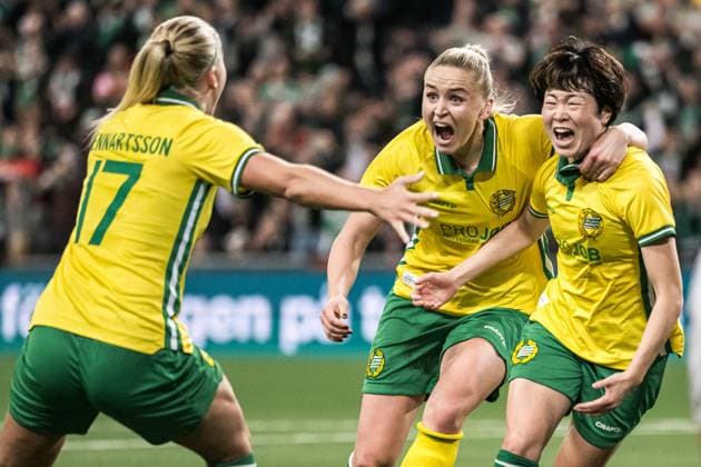 251120 Asato Miyagawa, Stina Lennartsson, and Anna Josendal of Hammarby celebrate after 1 1 during the UEFA Women s Europa Cup football match between Hammarby and Ajax on November 20, 2025 in Stockholm Photo Emma Wallskog BILDBYRAN COP 320 EW0590 fotboll football soccer fotball europa cup hammarby ajax uefa womens europa cup dam bbeng bbauto jubel  Copyright: EMMAxWALLSKOG BB251120EW052