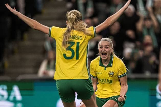 251120 Smilla Holmberg and Anna Josendal of Hammarby celebrates after 2 1 during the UEFA Women s Europa Cup football match between Hammarby and Ajax on November 20, 2025 in Stockholm Photo Emma Wallskog BILDBYRAN COP 320 EW0590 fotboll football soccer fotball europa cup hammarby ajax uefa womens europa cup dam bbeng jubel celebrates  Copyright: EMMAxWALLSKOG BB251120EW057