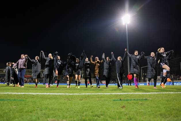 2025 11 20 xJFx Qualifying round UEFA Women™s Europa Cup 2025 2026 Round of 16 second leg Eintracht Frankfurt PSV Eindhoven v l , Eintracht Frankfurt cheering after the end of the match DFL DFB REGULATIONS PROHIBIT ANY USE OF PHOTOGRAPHS as IMAGE SEQUENCES and or QUASI VIDEO Copyright: JoaquimxFerreira