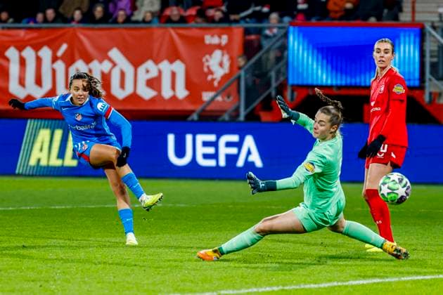 Amaiyur Sarriegi of Atletico Madrid shoots on goal FC Twente v Club Atletico de Madrid, UEFA Women s Champions League 2025 26 League Phase MD4, FC Twente v Club Atletico de Madrid, FC Twente Stadion, November 20, 2025, Enschede, Netherlands.