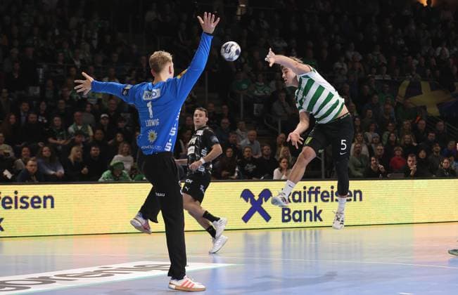 Goalkeeper Lasse Ludwig, Carlos Alvarez Dominguez on the ball duel Match scene Action Sport Handball CL Champions League Champions League Men 8 Matchday Season 2025 2026 20 11 2025 Füchse Berlin vs Sporting CP Lisbon LCP in the Max Schmeling Halle