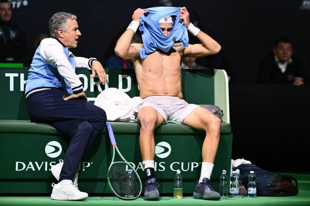 Javier Frana, captain of team Argentina and Tomas Martin Etcheverry of Argentina during the Davis Cup Quarter-Final match between Tomas Martin Etcheverry of Argentina and Jan-Lennard Struff of Germany at Supertennis Arena - Bolognafiere on November 20, 2025 in Bologna, Italy  Copyright: xDomenicoxCippitelli IPAxSportx xipa-agency.netx xx IPA_68180468 IPA_Agency_IPA68180468