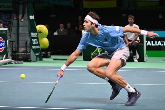 Tomas Martin Etcheverry of Argentina in action during the Davis Cup Quarter-Final match between Tomas Martin Etcheverry of Argentina and Jan-Lennard Struff of Germany at Supertennis Arena - Bolognafiere on November 20, 2025 in Bologna, Italy  Copyright: xDomenicoxCippitelli IPAxSportx xipa-agency.netx xx IPA_68180566 IPA_Agency_IPA68180566