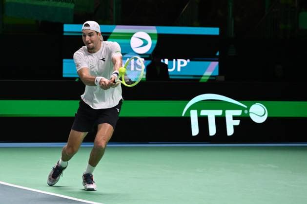 Tomas Martin Etcheverry of Argentina in action during the Davis Cup Quarter-Final match between Tomas Martin Etcheverry of Argentina and Jan-Lennard Struff of Germany at Supertennis Arena - Bolognafiere on November 20, 2025 in Bologna, Italy  Copyright: xDomenicoxCippitelli IPAxSportx xipa-agency.netx xx IPA_68180567 IPA_Agency_IPA68180567
