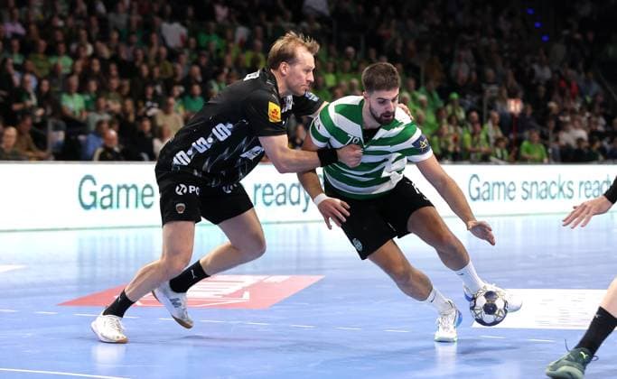 Max Darj, Martim Mota Costa duel Match scene Action Sport Handball CL Champions League Champions League Men 8 Matchday Season 2025 2026 20 11 2025 Füchse Berlin vs Sporting CP Lisbon LCP in the Max Schmeling Halle