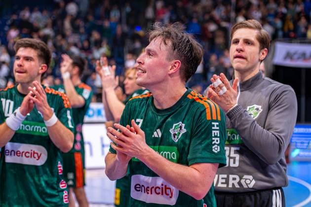 Leif Tissier TSV Hannover Burgdorf, No. 7 v l , TSV Hannover Burgdorf green against Bergischer HC beige on matchday 13 of the 2025 2026 season in the DAIKIN Handball Bundesliga 20 11 2025, ZAG Arena Hannover, GER , Copyright: xJanxGuentherx xTSVxHannover-Burgdorfx