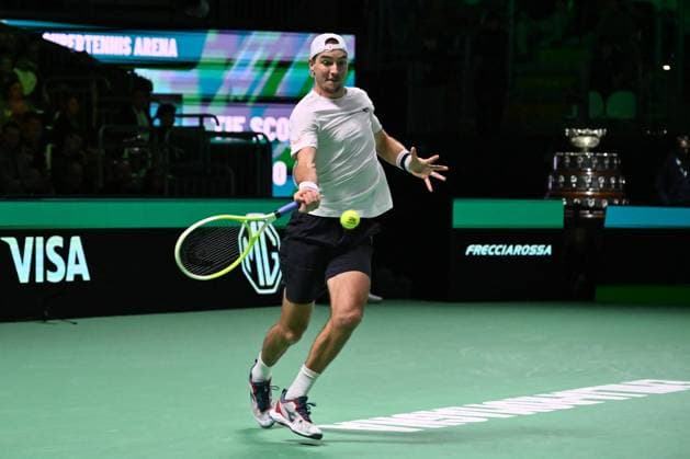 TENNIS - Internazionali di Tennis - Davis Cup - Final Eight Jan-Lennard Struff of Germany in action during the Davis Cup Quarter-Final match between Tomas Martin Etcheverry of Argentina and Jan-Lennard Struff of Germany at Supertennis Arena - Bolognafiere on November 20, 2025 in Bologna, Italy Bologna Italy  Copyright: xIPAxSport ABACAx