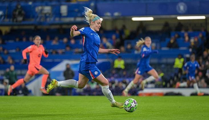 Chelsea Women v FC Barcelona, Barca Women UEFA Womens Champions League Ellie Carpenter of Chelsea Women scores her sides first goal during the UEFA Womens Champions League match at Stamford Bridge, London UK Newspapers OUT Copyright: xNigelxBramleyx FIL-22524-0006