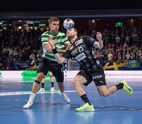 Handball, Men, Season 2025 2026, Champions League Group A, Matchday 8 , Füchse Berlin Sporting CP, f l Francisco Kiko Mota Costa Sporting , Matthes Langhoff Füchse Berlin , 20 11 2025, Copyright: xSebastianxRäppold MatthiasxKochx