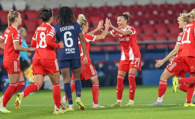 FRA, Paris, Paris St Germain vs FC Bayern Munich, Women s Champions League, UEFA, Season 2526, Parc des Princes, 4 Matchday in picture Linda Dallmann Bayern Munich 10 scores the equalizer for Bayern, Goal and celebration, 1 1 DFB DFL REGULATIONS PROHIBIT ANY USE OF PHOTOGRAPHS AS IMAGE SEQUENCES AND OR QUASI VIDEO, 20 11 2025 Copyright: HMBxMedia HendrikxHamelau