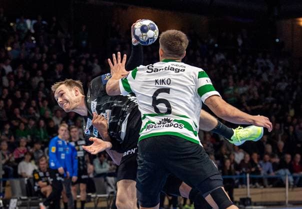 Handball, Men, Season 2025 2026, Champions League Group A, Matchday 8 , Füchse Berlin Sporting CP, f l Mathias Gidsel Füchse Berlin , Francisco Kiko Mota Costa Sporting , 20 11 2025, Copyright: xSebastianxRäppold MatthiasxKochx