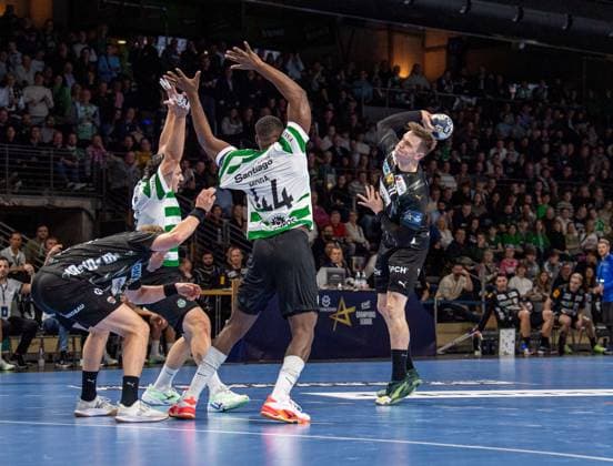 Handball, Men, Season 2025 2026, Champions League Group A, Matchday 8 , Füchse Berlin Sporting CP, f l Max Darj Füchse Berlin , Salvador Martinho Rocha Nogueira Salvador Sporting , Christian Yahoza Moga Sporting , Lasse Bredekjaer Andersson Füchse Berlin , 20 11 2025, Copyright: xSebastianxRäppold MatthiasxKochx