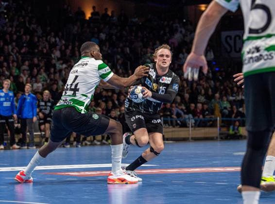Handball, Men, Season 2025 2026, Champions League Group A, Matchday 8 , Füchse Berlin Sporting CP, f l Christian Yahoza Moga Sporting , Tobias Gröndahl Füchse Berlin , 20 11 2025, Copyright: xSebastianxRäppold MatthiasxKochx