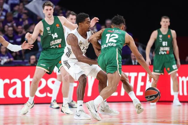 November 20, 2025, Madrid, Madrid, SPAIN: Maodo Lo of Zalgiris Kaunas and Theo Maledon of Real Madrid in action during the Turkish Airlines EuroLeague Regular Season Round 12 match between Real Madrid and Zalgiris Kaunas at Movistar Arena on November 20, 2025 in Madrid, Spain. Madrid SPAIN - ZUMAa181 20251120_zaa_a181_104 Copyright: xIrinaxR.xHipolitox