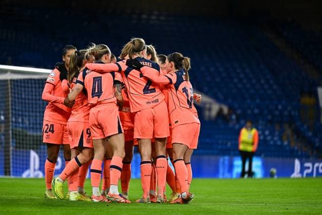 Ewa Pajor (17 Barcelona) celebrates scoring her team s first goal during the UEFA Women s Champions League match between Chelsea FC and FC Barcelona, Barca at Stamford Bridge on November 20th, 2025 in London, England. Copyright: xYaroslavxDunkax xSPPx Sportspressphoto_SPR64216