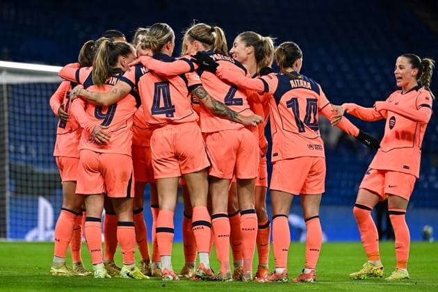 Ewa Pajor (17 Barcelona) celebrates scoring her team s first goal during the UEFA Women s Champions League match between Chelsea FC and FC Barcelona, Barca at Stamford Bridge on November 20th, 2025 in London, England. Copyright: xYaroslavxDunkax xSPPx Sportspressphoto_SPR64217