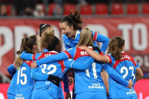 Synne Jensen of Atletico Madrid celebrates after scoring the goal with his team mates during the match FC Twente Enschede vs Atletico de Madrid at the Stadium the Grolsch Veste for the Champions League women season 2025 2026 in ENSCHEDE, Netherlands on 20 november 2025, photo by Peter Lous EYE4images DeFodi Images