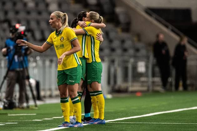 251120 Simone Boye Sorensen and Alice Carlsson of Hammarby during the UEFA Women s Europa Cup football match between Hammarby and Ajax on November 20, 2025 in Stockholm Photo Emma Wallskog BILDBYRAN COP 320 EW0590 fotboll football soccer fotball europa cup hammarby ajax uefa womens europa cup dam bbeng  Copyright: EMMAxWALLSKOG BB251120EW101