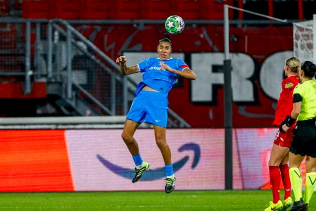 Gabriela Garcia of Atletico Madrid heads the ball FC Twente v Club Atletico de Madrid, UEFA Women s Champions League 2025 26 League Phase MD4, FC Twente v Club Atletico de Madrid, FC Twente Stadion, November 20, 2025, Enschede, Netherlands.