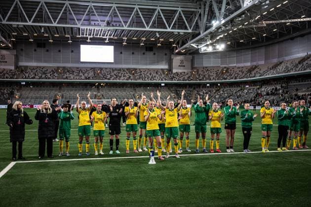 251120 Players of Hammarby celebrate after the UEFA Women s Europa Cup football match between Hammarby and Ajax on November 20, 2025 in Stockholm Photo Emma Wallskog BILDBYRAN COP 320 EW0590 fotboll football soccer fotball europa cup hammarby ajax uefa womens europa cup dam bbeng jubel  Copyright: EMMAxWALLSKOG BB251120EW110