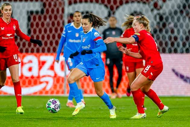 Julia Bartel of Atletico Madrid dribbles with the ball under pressure from Danique van Ginkel of FC Twente FC Twente v Club Atletico de Madrid, UEFA Women s Champions League 2025 26 League Phase MD4, FC Twente v Club Atletico de Madrid, FC Twente Stadion, November 20, 2025, Enschede, Netherlands.