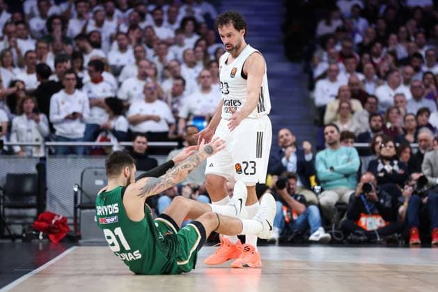 November 20, 2025, Madrid, Madrid, SPAIN: Deividas Sirvydis of Zalgiris Kaunas and Sergio Llull Melia of Real Madrid in action during the Turkish Airlines EuroLeague Regular Season Round 12 match between Real Madrid and Zalgiris Kaunas at Movistar Arena on November 20, 2025 in Madrid, Spain. Madrid SPAIN - ZUMAa181 20251120_zaa_a181_129 Copyright: xIrinaxR.xHipolitox