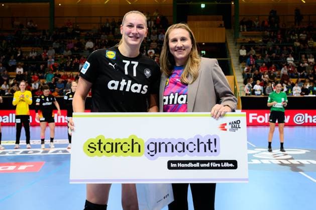 Handball, Women Laenderspiel Switzerland Germany Viola Leuchter Germany Player of the Match, Saskia Lang St Gallen Kreuzbleiche Switzerland