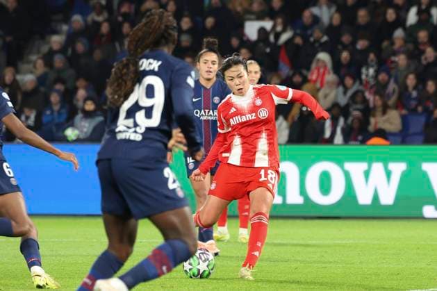FOOTBALL FEMININ : Paris Saint Germain Vs Bayern Munich - Ligue des Champions - 20 11 2025 But de Momoko Tanikawa (Bayern Munich) ParisFrance  Copyright: xMichaelxBaucherx