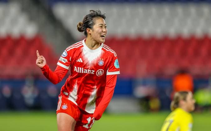 FRA, Paris, Paris St Germain vs FC Bayern Munich, Women s Champions League, UEFA, Season 2526, Parc des Princes, Matchday 4 in picture Momoko Tanikawa Bayern Munich 18 , Goal and cheer DFB DFL REGULATIONS PROHIBIT ANY USE OF PHOTOGRAPHS AS IMAGE SEQUENCES AND OR QUASI VIDEO, 20 11 2025 Copyright: HMBxMedia HendrikxHamelau
