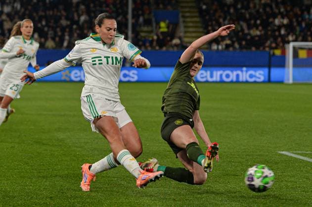 Roma s Alice Corelli and OHL Women s Kim Everaerts pictured in action during a soccer match between Oud-Heverlee Leuven Women and Italian AS Roma, Thursday 20 November 2025 in Leuven, game 4 (out of 6) in the league phase of the UEFA Women s Champions League competition. JILLxDELSAUX  x143044500x