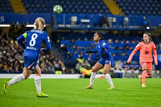 Alyssa Thompson (12 Chelsea) in action during the UEFA Women s Champions League match between Chelsea FC and FC Barcelona, Barca at Stamford Bridge on November 20th, 2025 in London, England. Copyright: xYaroslavxDunkax xSPPx Sportspressphoto_SPR64241