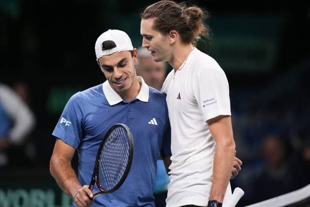 Alexander Zverev with Francisco Cerundolo at the end of the Davis Cup Finals 2025 Quarterfinals match between Francisco Cerundolo (Argentina) and Alexander Zverev (Germany) at Bologna Fiere, Bologna, Italy - November 20, 2025. - Tennis.  Copyright: xMassimoxPaolone LaPressex
