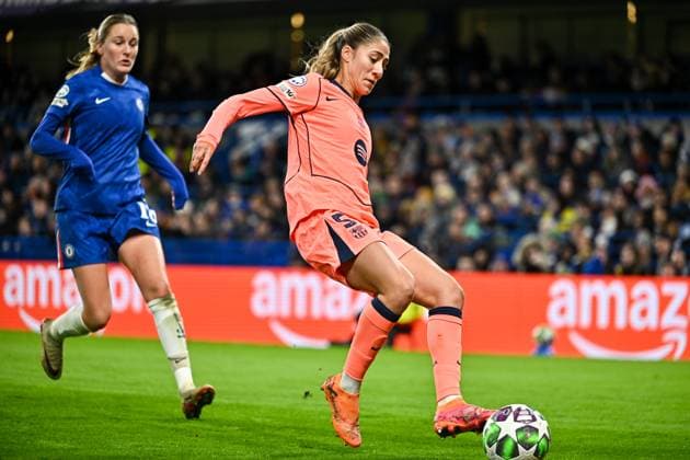Laia Aleixandri Lopez (5 Barcelona) in action during the UEFA Women s Champions League match between Chelsea FC and FC Barcelona, Barca at Stamford Bridge on November 20th, 2025 in London, England. Copyright: xYaroslavxDunkax xSPPx Sportspressphoto_SPR64282