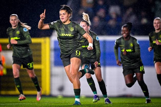 OH Leuven v AS Roma - UEFA Women s Champions League LEUVEN, BELGIUM - NOVEMBER 20 : Conijnenberg Jada forward of OH Leuven celebrates after scoring the 1-1 goal during the UEFA Women s Champions League 2025 26 League Phase MD4 match between OH Leuven and AS Roma on November 20, 2025 in Leuven, Belgium, 20 11 2025  Copyright: xTomasxSiskx