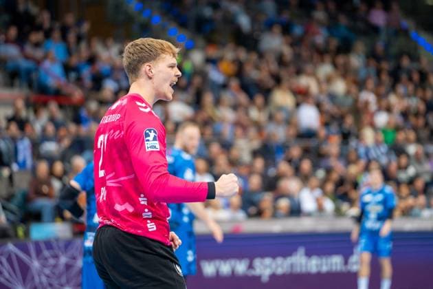 Handball I Men I Season 2025 2026 I Bundesliga I 13 Matchday I TVB Stuttgart GWD Minden I 20 11 2025 Jorick Pol 21, TVB Stuttgart cheers Stuttgart Porsche Arena Baden Württemberg Germany Copyright: xLobeca MaxxPetershansx