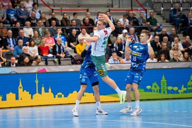 Handball I Men I Season 2025 2026 I Bundesliga I 13 Matchday I TVB Stuttgart GWD Minden I 20 11 2025 Niclas Benedict Heitkamp 23, GWD Minden in the Stuttgart Porsche Arena Baden Württemberg Germany Copyright: xLobeca MaxxPetershansx