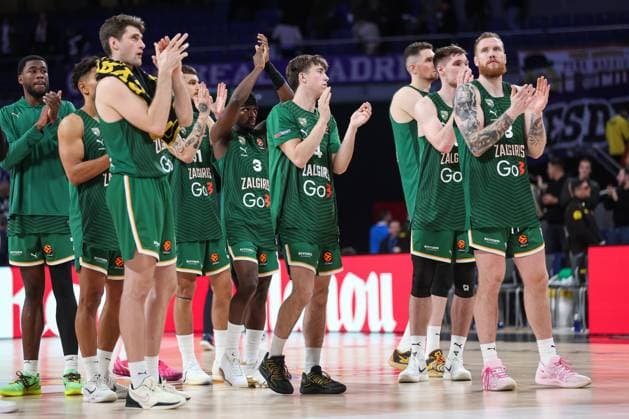 November 20, 2025, Madrid, Madrid, SPAIN: Players of Zalgiris Kaunas greeting the fans after the Turkish Airlines EuroLeague Regular Season Round 12 match between Real Madrid and Zalgiris Kaunas at Movistar Arena on November 20, 2025 in Madrid, Spain. Madrid SPAIN - ZUMAa181 20251120_zaa_a181_169 Copyright: xIrinaxR.xHipolitox