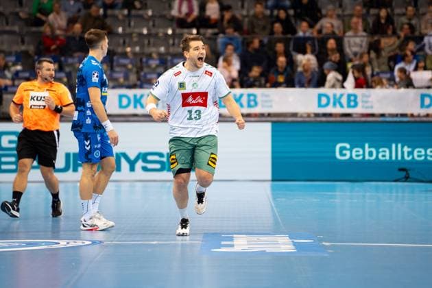 Handball I Men I Season 2025 2026 I Bundesliga I 13 Matchday I TVB Stuttgart GWD Minden I 20 11 2025 Ian Weber 13, GWD Minden cheers Stuttgart Porsche Arena Baden Württemberg Germany Copyright: xLobeca MaxxPetershansx