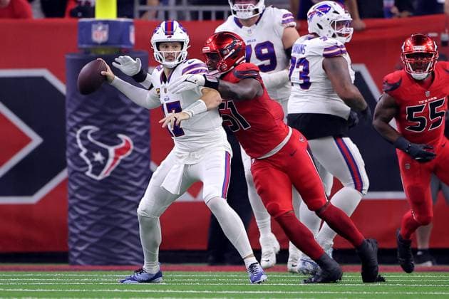 November 20, 2025, Houston, Texas, U.S: Houston Texans defensive end Will Anderson Jr. (51) sacks Buffalo Bills quarterback Josh Allen (17) during the first quarter of the NFL, American Football Herren, USA game between the Houston Texans and the Buffalo Bills at NRG Stadium in Houston, TX on November 20, 2025. Houston U.S - ZUMAw137 20251120_aap_w137_027 Copyright: xErikxWilliamsx
