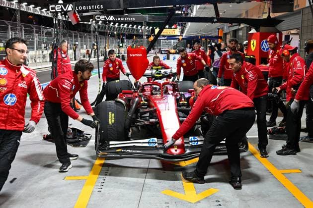 Formula 1 Grand Prix of Las Vegas 2025 - First Practice Session Classification LAS VEGAS, UNITED STATES - NOVEMBER 20: Lewis Hamilton of Scuderia Ferrari (44) is seen at pit lane as he competes First Practice Session Classification for F1 Grand Prix of Las Vegas at Las Vegas Strip Circuit on November 20, 2025 in Las Vegas, Nevada, United States. Tayfun Coskun Anadolu Nevada United States. Editorial use only. Please get in touch for any other usage.  Copyright: x2025xAnadoluxTayfunxCoÅükunx