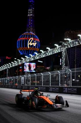 F1 - LAS VEGAS GRAND PRIX 2025 04 NORRIS Lando (gbr), McLaren F1 Team MCL39, action during the 2025 Formula 1 Las Vegas Grand Prix, 22th round of the 2025 FIA Formula One World Championship, WM, Weltmeisterschaft from November 21 to 23, 2025 on the Las Vegas Strip Circuit, in Paradise, Nevada, United States of America - ParadiseUnited States  Copyright: xEricxAlonsox