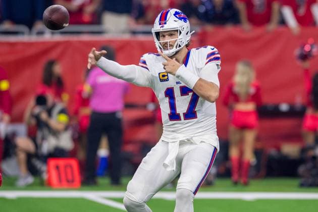 November 20, 2025: Buffalo Bills quarterback Josh Allen (17) throws a pass during a game between the Buffalo Bills and the Houston Texans in Houston, TX. .. CSM - ZUMAc04_ 20251120_zma_c04_195 Copyright: xTraskxSmithx