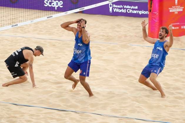 Beach volleyball, Beachvolleyball World Championship, WM, Weltmeisterschaft Arnaud Gauthier-Rat and TÃ o Rotar (FRA) v Sven Winter and Lukas Pfretzschner L. (GER) during the Men™s Quarter Final match of the Beach Volleyball World Championships at The Drive in Adelaide, Friday, November 21, 2025. ( NO ARCHIVING, EDITORIAL USE ONLY ADELAIDE SOUTH AUSTRALIA AUSTRALIA  Copyright: xMATTxTURNERx 20251121167068444815