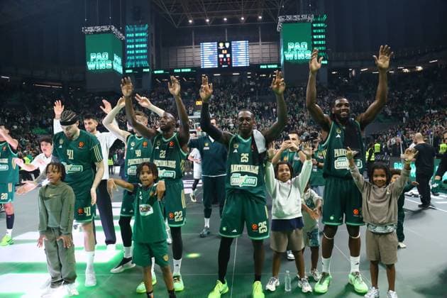 EuroLeague Basketball, Panathinaikos AKTOR Athens vs Dubai Basketball - Players of Panathinaikos AKTOR Athens react during the Euroleague regular season basketball match between Panathinaikos AKTOR Athens and Dubai Basketball held at OAKA Altion in Athens, Grecee, 20 November 2025. ATHENS Greece Copyright: xOnexInchxProductionsx 6742056