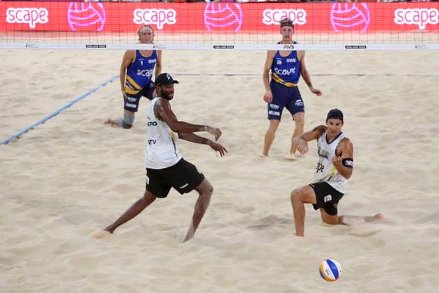 Beach volleyball, Beachvolleyball World Championship, WM, Weltmeisterschaft David Ahman and Jonatan Hellvig (SWE) v Evandro Goncalves Oliveira Junior and Arthur Diego Mariano Lanci (BRA) during the Men™s Quarter Final match of the Beach Volleyball World Championships at The Drive in Adelaide, Friday, November 21, 2025. ( NO ARCHIVING, EDITORIAL USE ONLY ADELAIDE SOUTH AUSTRALIA AUSTRALIA  Copyright: xMATTxTURNERx 20251121194674420375
