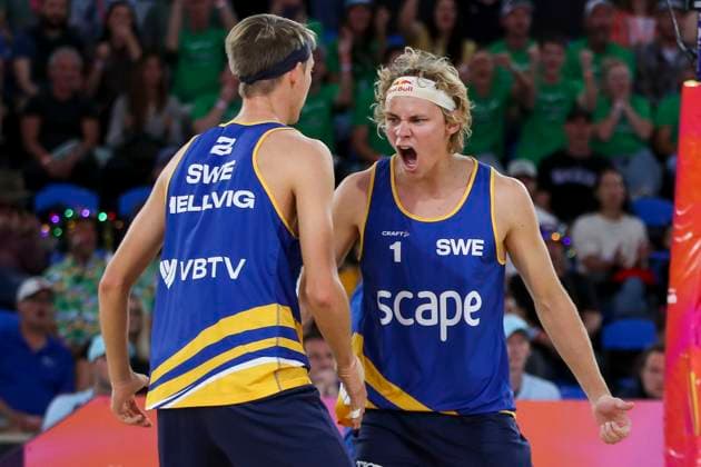 Beach volleyball, Beachvolleyball World Championship, WM, Weltmeisterschaft David Ahman and Jonatan Hellvig (SWE) celebrate in the match against Evandro Goncalves Oliveira Junior and Arthur Diego Mariano Lanci (BRA) during the Men™s Quarter Final match of the Beach Volleyball World Championships at The Drive in Adelaide, Friday, November 21, 2025. ( NO ARCHIVING, EDITORIAL USE ONLY ADELAIDE SOUTH AUSTRALIA AUSTRALIA  Copyright: xMATTxTURNERx 20251121197116169552