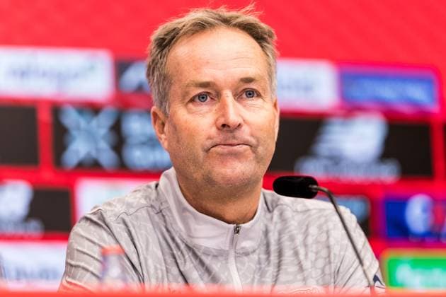 1 Soccer Bundesliga Press Conference Bayer 04 Leverkusen 21 11 2025 Kasper Hjulmand Head Coach Bayer 04 Leverkusen 1 Soccer Bundesliga Press Conference Bayer 04 Leverkusen before the Bundesliga match against VfL Wolfsburg, Leverkusen, BayArena on 21 11 2025 Copyright: xBEAUTIFULxSPORTS Wunderlx
