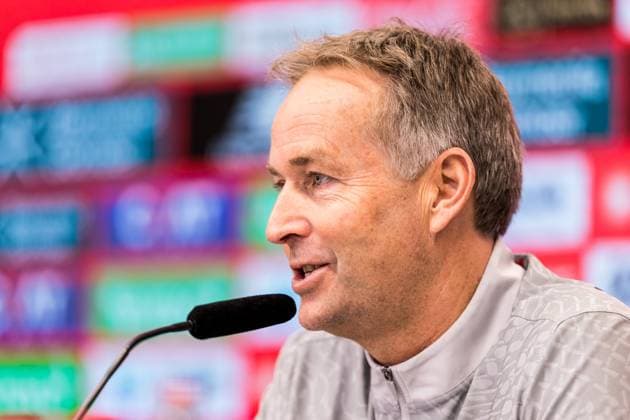 1 Soccer Bundesliga Press Conference Bayer 04 Leverkusen 21 11 2025 Kasper Hjulmand Head Coach Bayer 04 Leverkusen 1 Soccer Bundesliga Press Conference Bayer 04 Leverkusen before the Bundesliga match against VfL Wolfsburg, Leverkusen, BayArena on 21 11 2025 Copyright: xBEAUTIFULxSPORTS Wunderlx