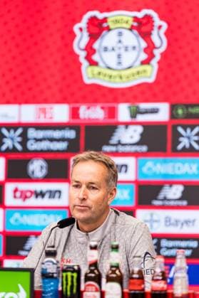 1 Soccer Bundesliga Press Conference Bayer 04 Leverkusen 21 11 2025 Kasper Hjulmand Head Coach Bayer 04 Leverkusen 1 Soccer Bundesliga Press Conference Bayer 04 Leverkusen before the Bundesliga match against VfL Wolfsburg, Leverkusen, BayArena on 21 11 2025 Copyright: xBEAUTIFULxSPORTS Wunderlx