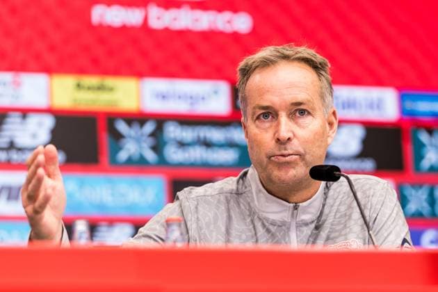1 Soccer Bundesliga Press Conference Bayer 04 Leverkusen 21 11 2025 Kasper Hjulmand Head Coach Bayer 04 Leverkusen 1 Soccer Bundesliga Press Conference Bayer 04 Leverkusen before the Bundesliga match against VfL Wolfsburg, Leverkusen, BayArena on 21 11 2025 Copyright: xBEAUTIFULxSPORTS Wunderlx